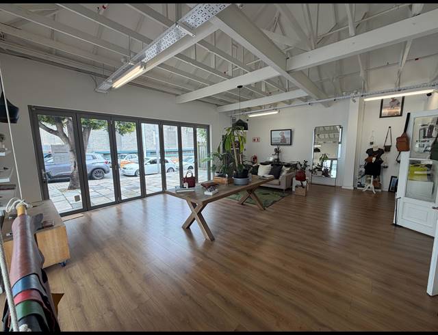 151M² BUILDING TO LET IN WOODSTOCK